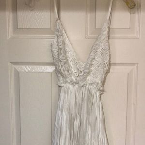 Maxi backless white dress